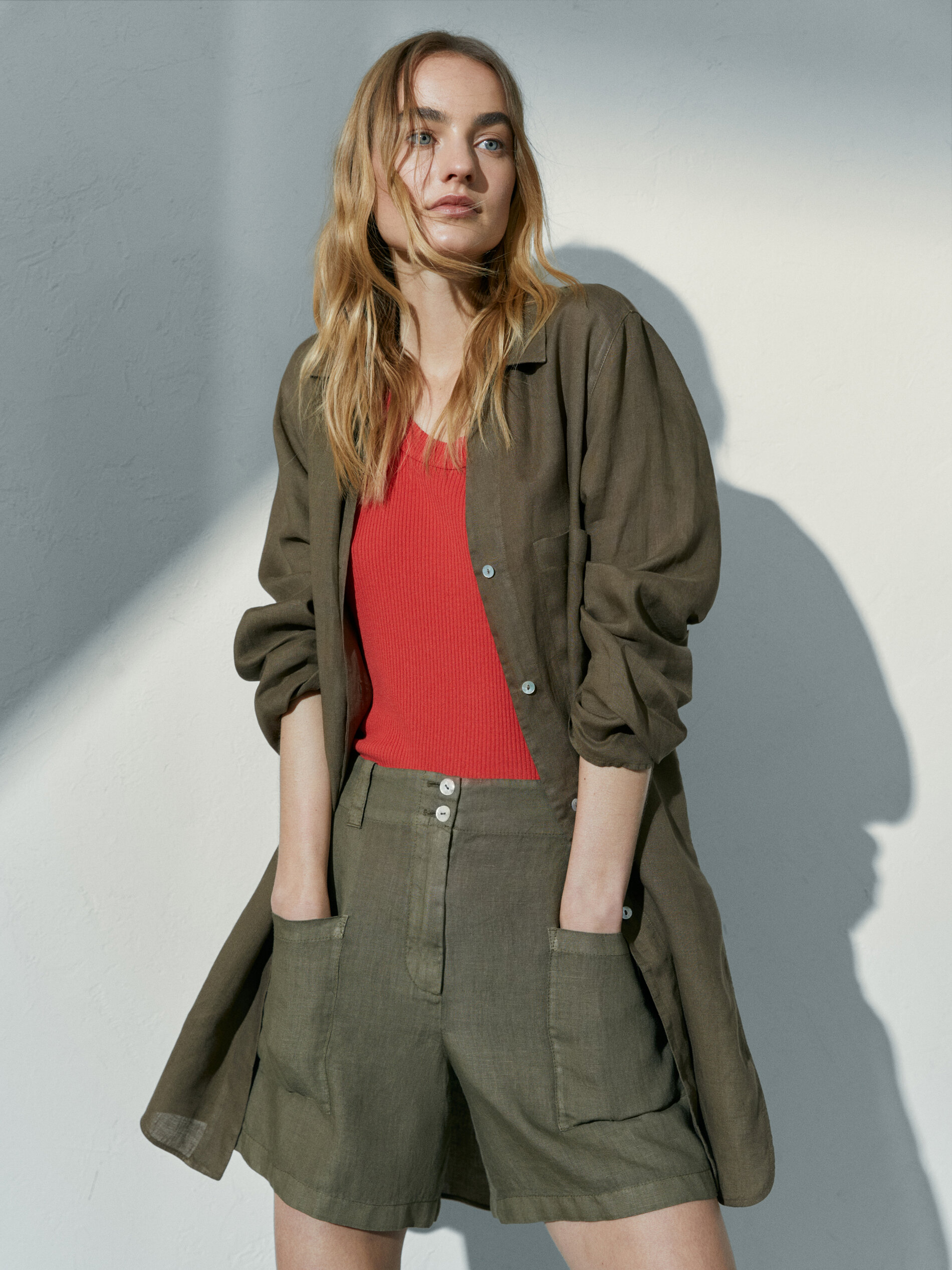 100% linen Bermuda shorts with pockets 