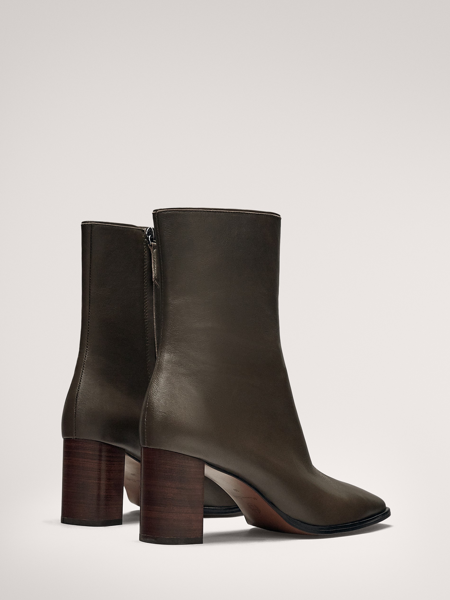 chelsea boots wooden heel
