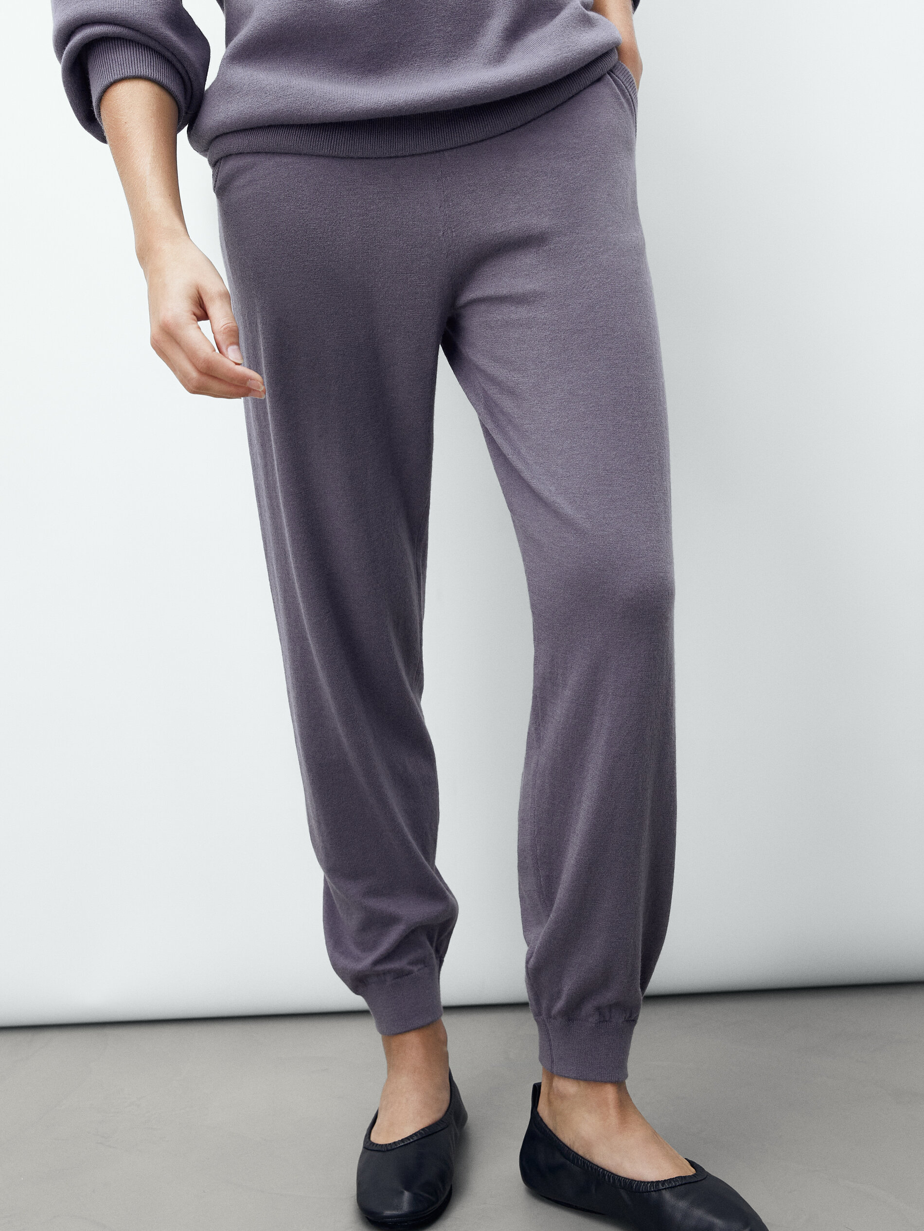 Jogging fit knit trousers - null 