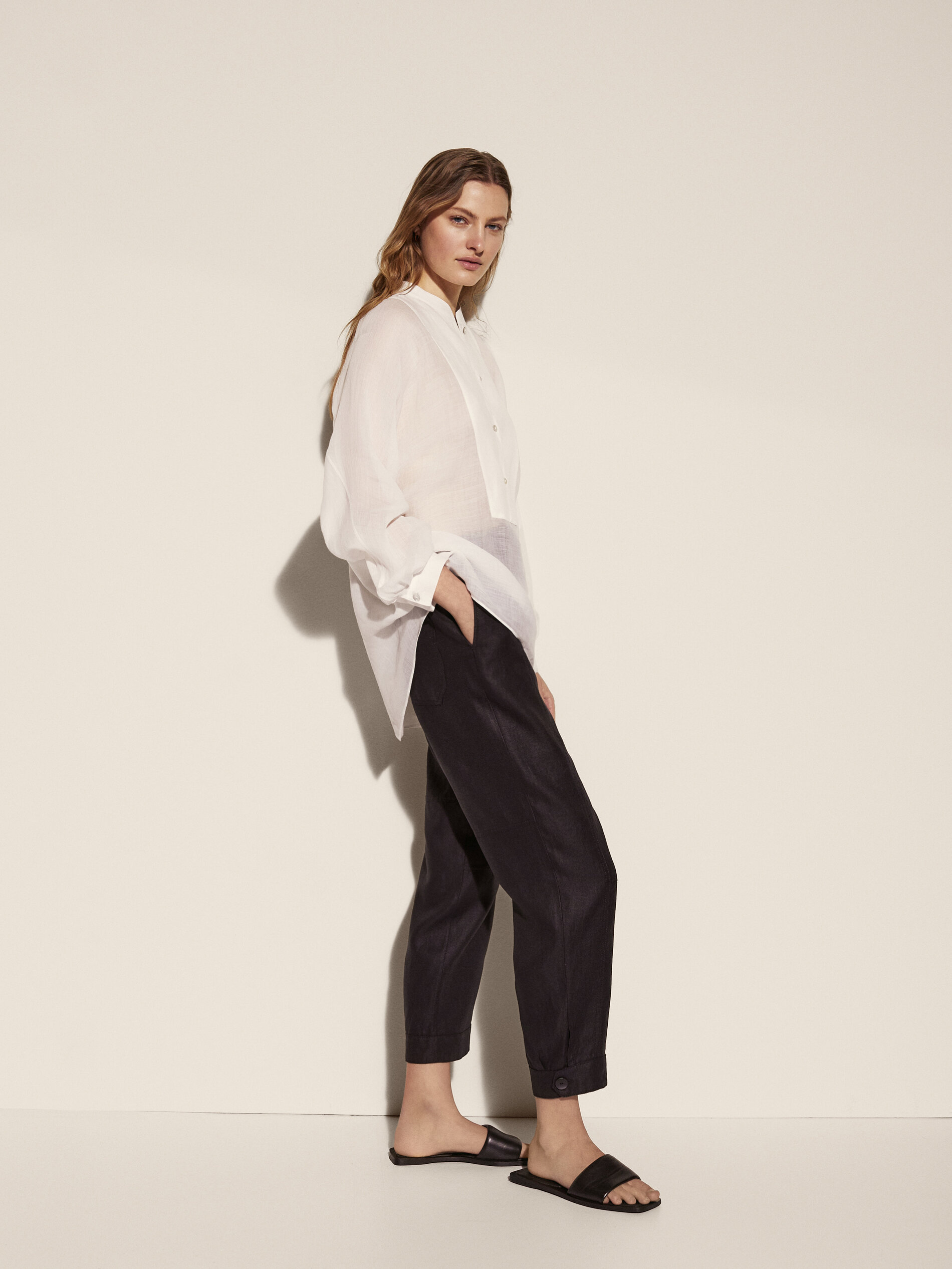 Linen jogging fit trousers with buttoned hems - null - Massimo Dutti