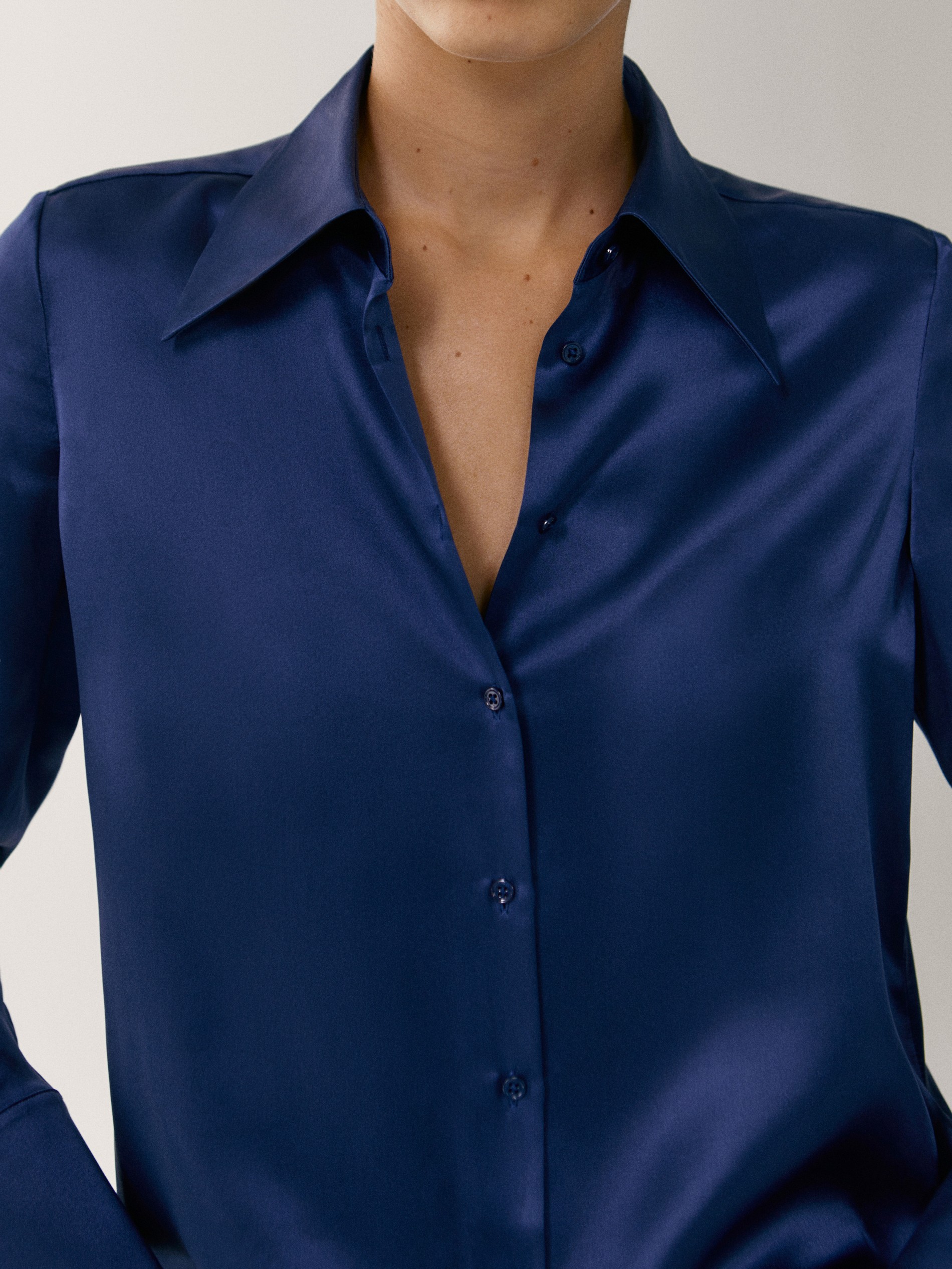 Satiny 100% silk shirt - Women - Massimo Dutti