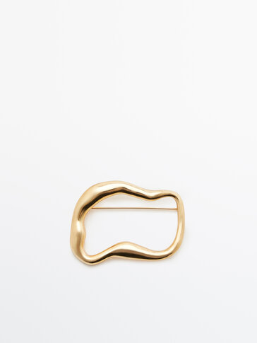 Brooch with gold-plated oval piece