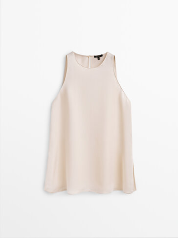 Sleeveless loose-fitting top