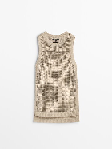 Sleeveless knit top with vents