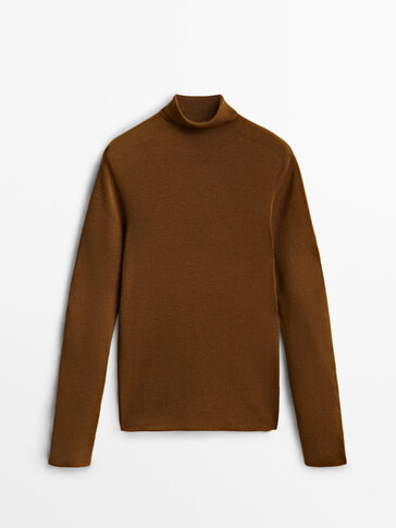 High neck sweater in 100% merino wool
