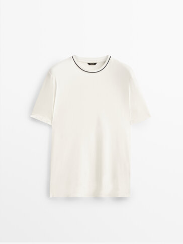 Short sleeve T-shirt with contrast neck