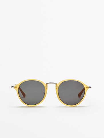 Round sunglasses with metal bridge