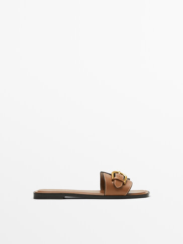Leather flat sandals with buckle