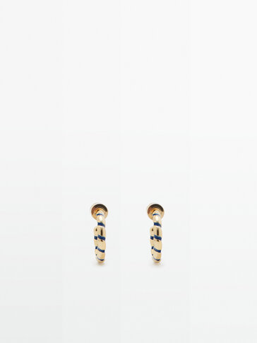 Hoop earrings with contrast enamel