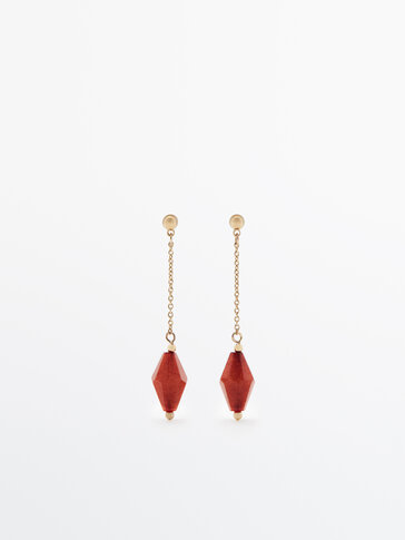 Long chain earrings with diamond-shaped stone