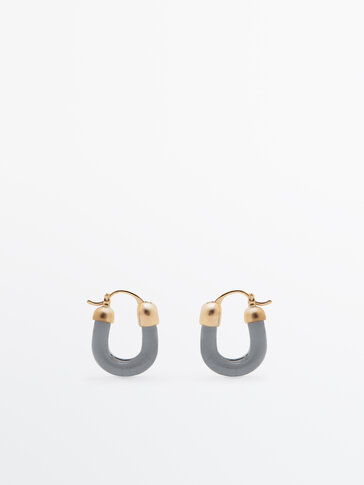 Hoop earrings with contrast glass
