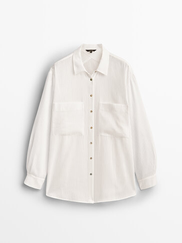Loose-fitting shirt with pockets