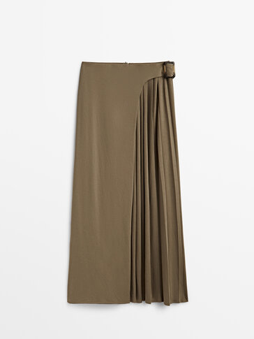 Pleated wrap skirt with buckle