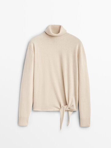 Cashmere wool sweater with knot