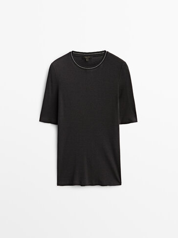 Ribbed T-shirt with metallic thread on the neckline