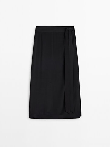 Contrast flowing midi skirt