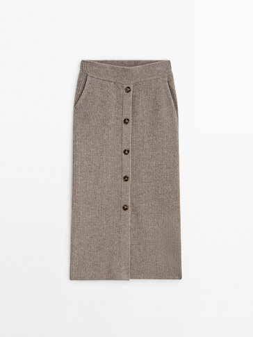 Purl-knit midi skirt with matching buttons