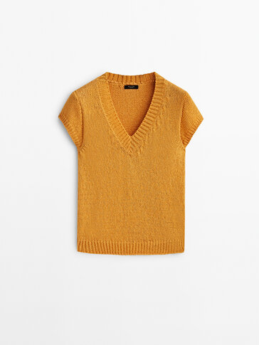 Knit V-neck sweater with short sleeves