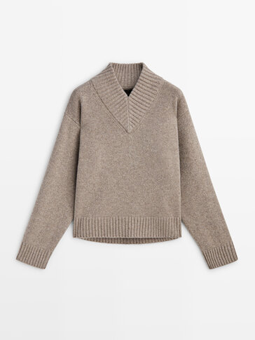 High V-neck wool blend sweater