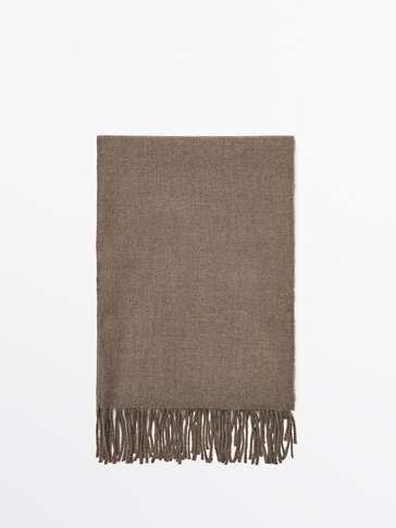 100% wool scarf with fringe detail