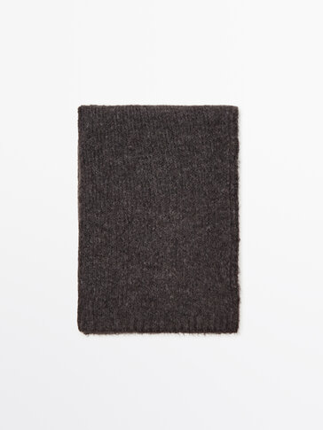 Ribbed knit scarf