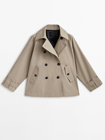 Short trench coat with back pleat