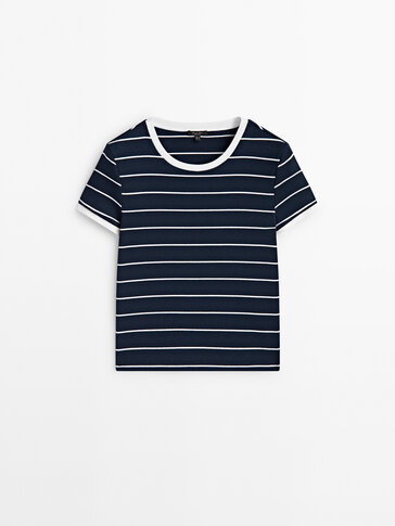 Striped T-shirt with a contrast crew neck