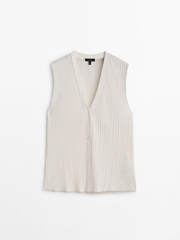 Sleeveless pleated top with buttons
