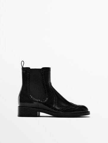 Flat Chelsea boots with broguing