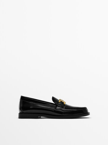 Loafers with decorative links