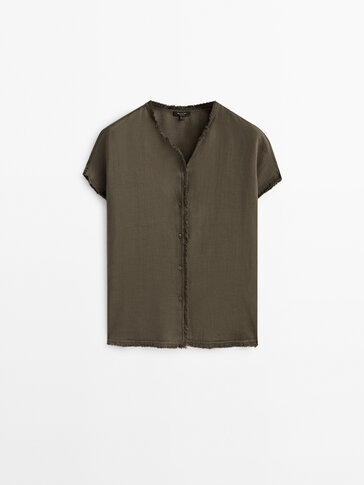 Short sleeve shirt with frayed detail