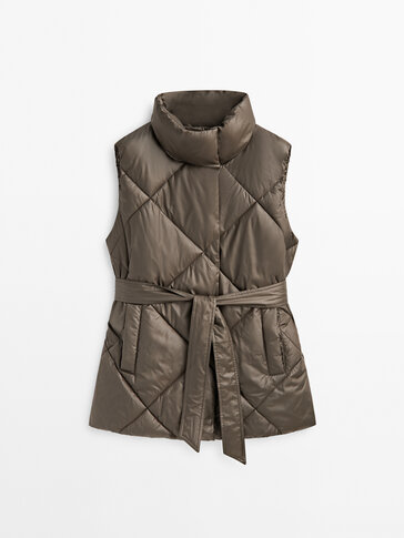 Quilted gilet with seams