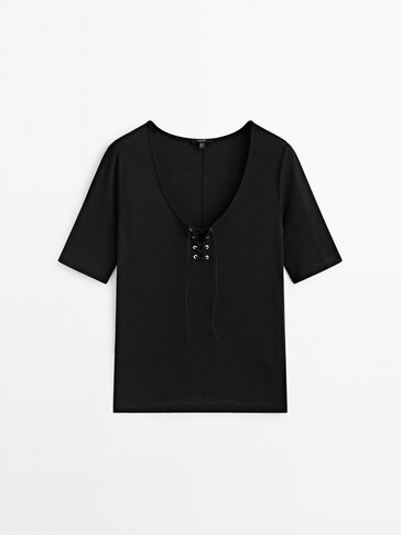 T-shirt with lace-up neckline