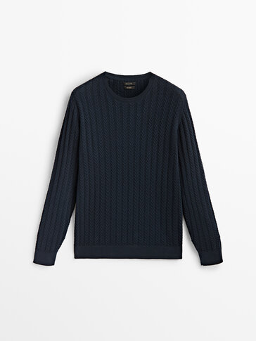 Cable knit sweater with a crew neck