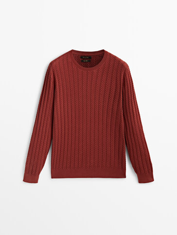 Cable knit sweater with a crew neck