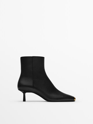 Leather ankle boots with metal toe