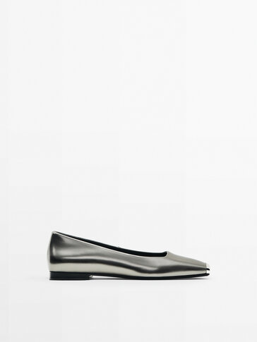 Leather ballet flats with metal toe