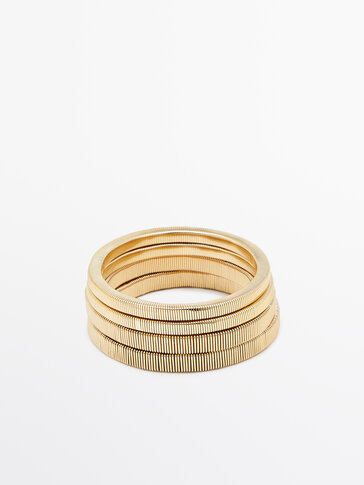 Set of elastic textured bracelets