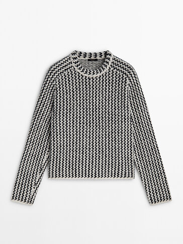 Knit sweater with zigzag detail