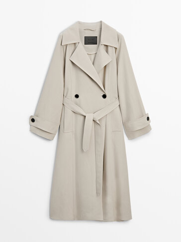 Loose-fitting trench coat with belt