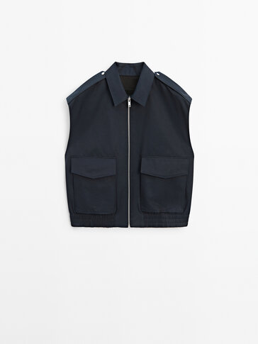 Gilet with pockets and shoulder tabs