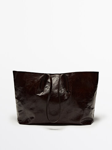 Leather tote bag with a crackled finish