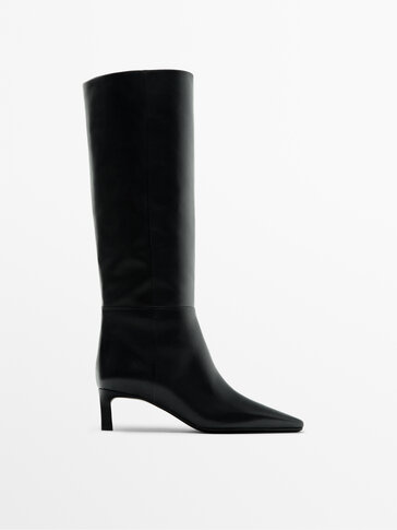 Low-heel boots
