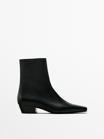Contrast heel ankle boots
