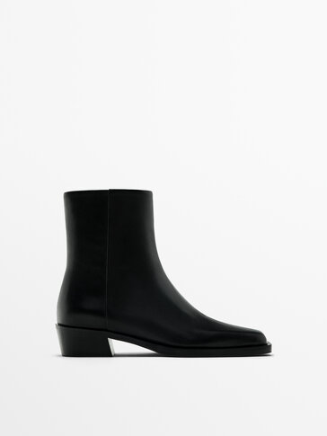 Ankle boots with square toe