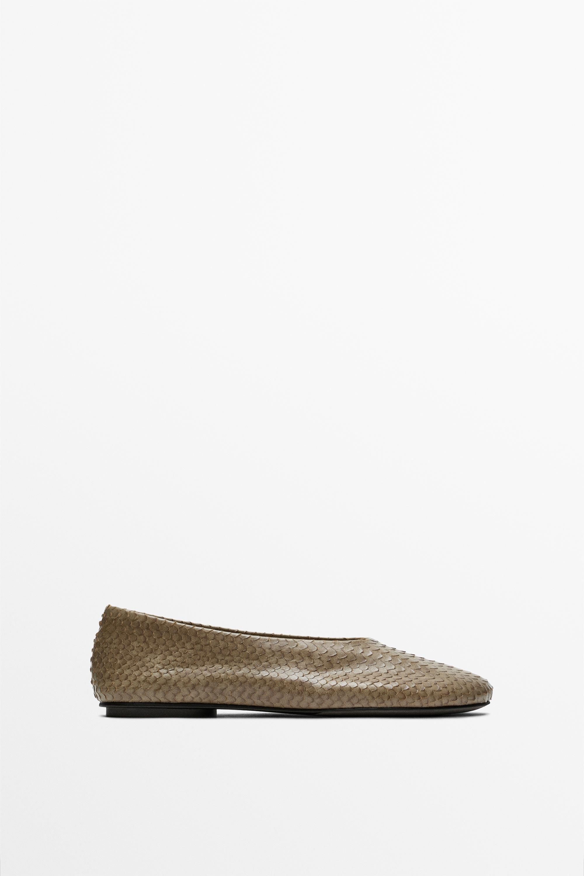 Round toe leather ballerinas