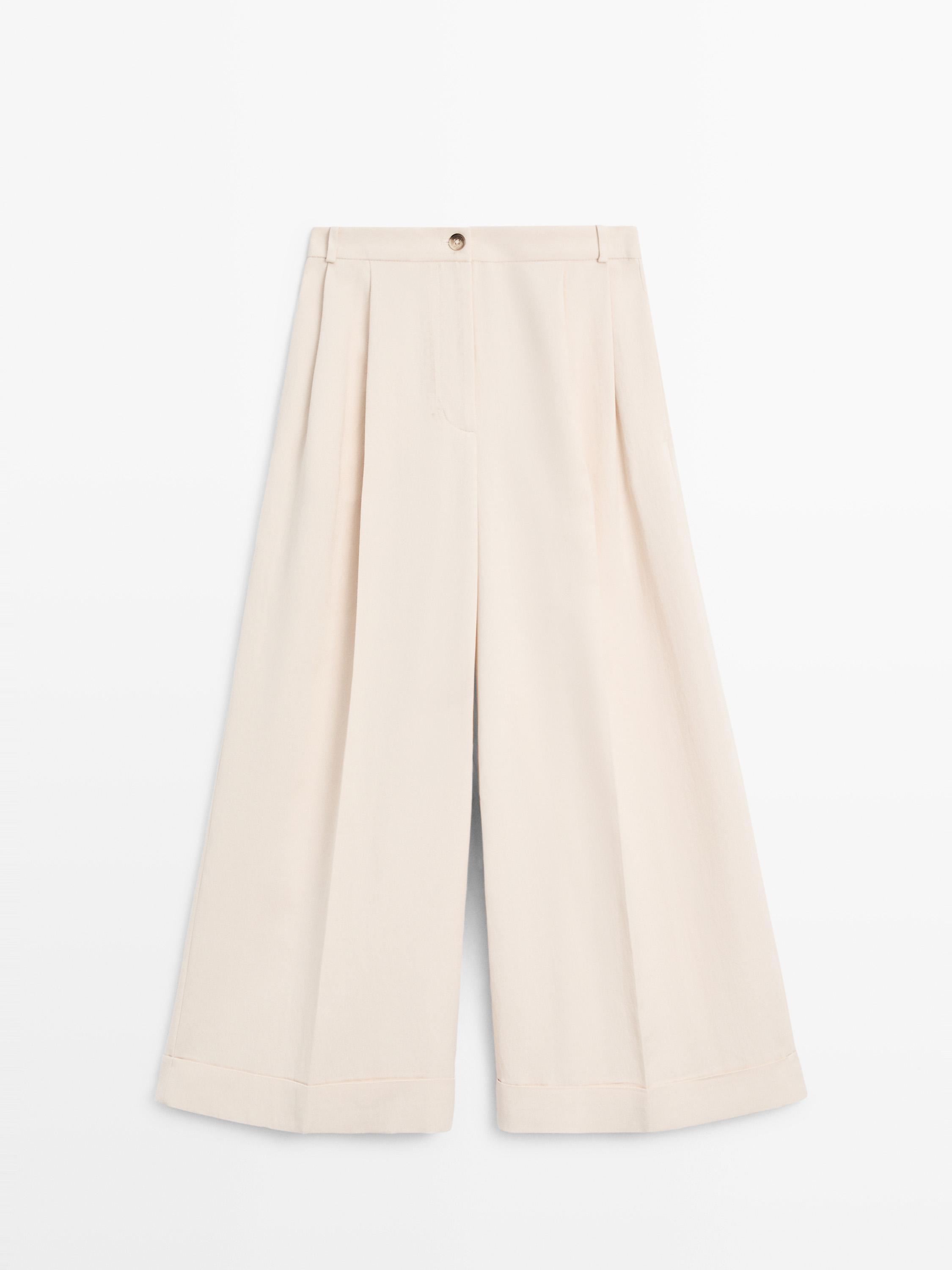 Flowing trousers with turn-up hems
