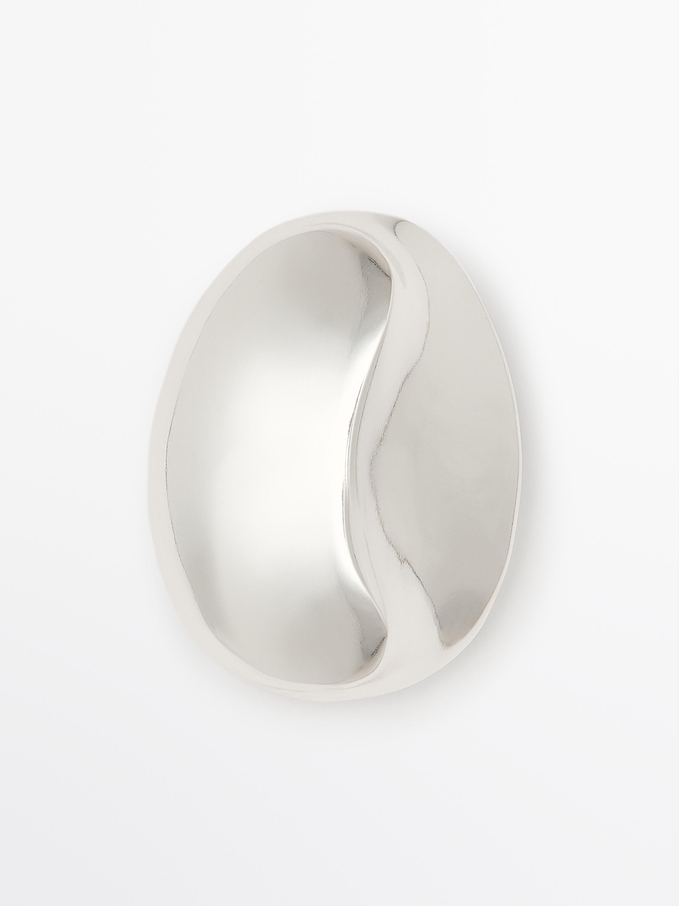 Oval brooch