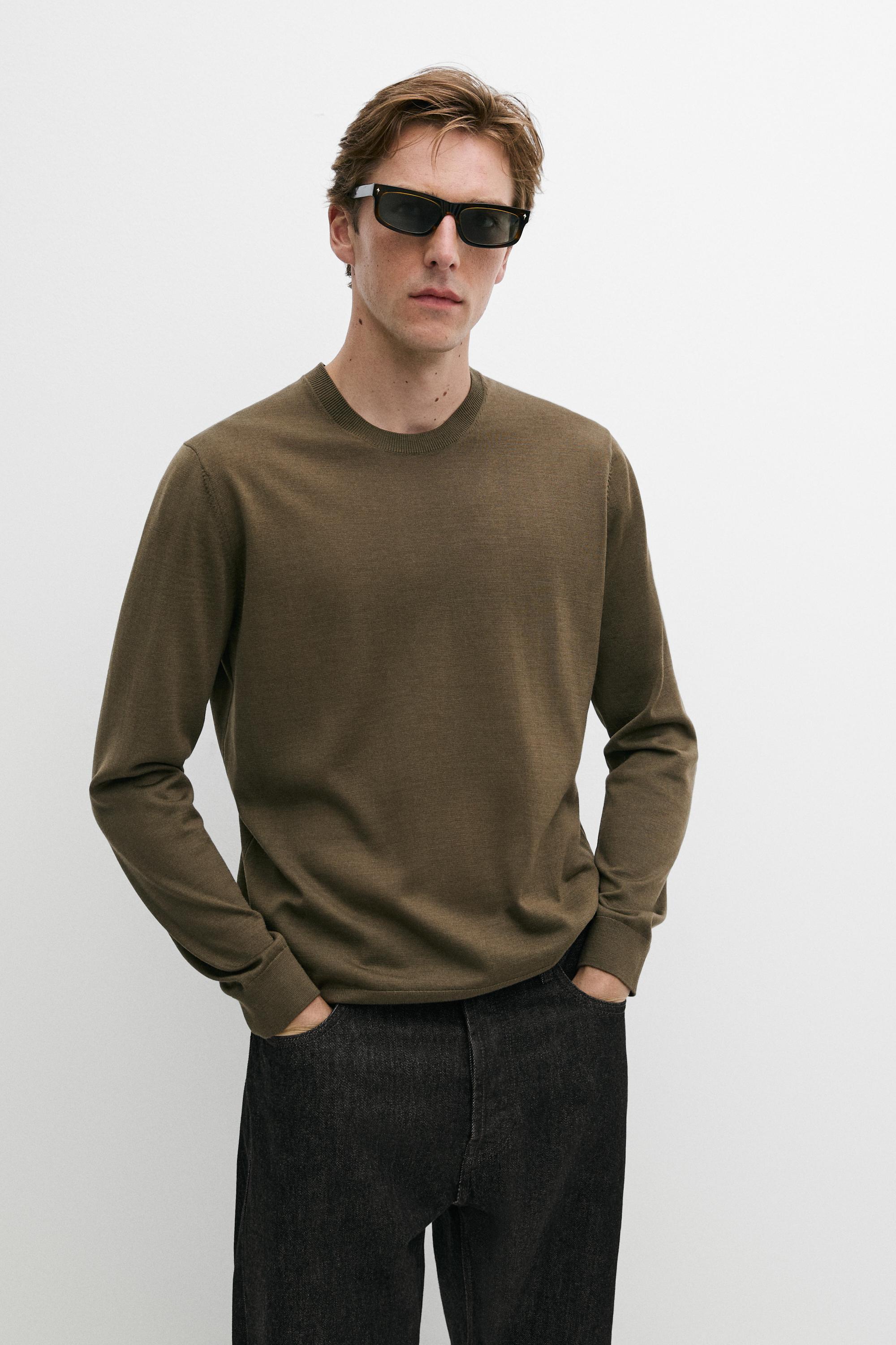 100% merino wool knit round neck sweater