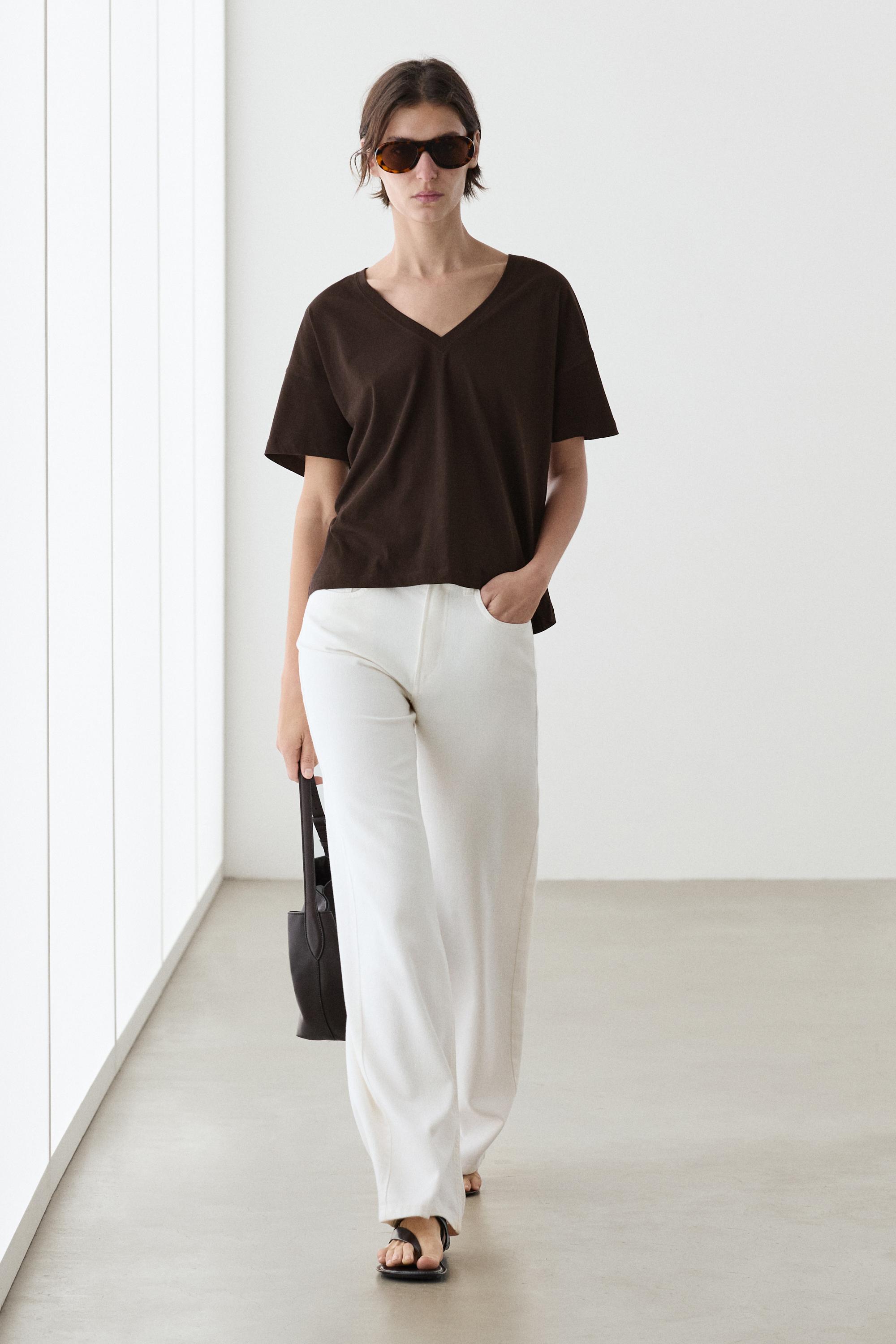 飘逸V领短款T恤